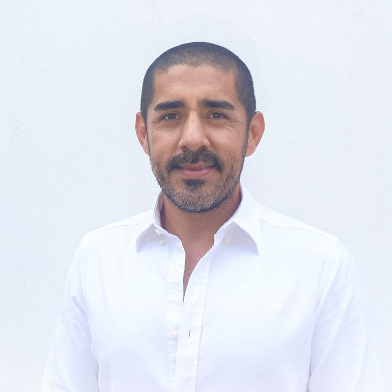 Lic-Enrique-Macias-Comision-de-Desarrollo-Democratico